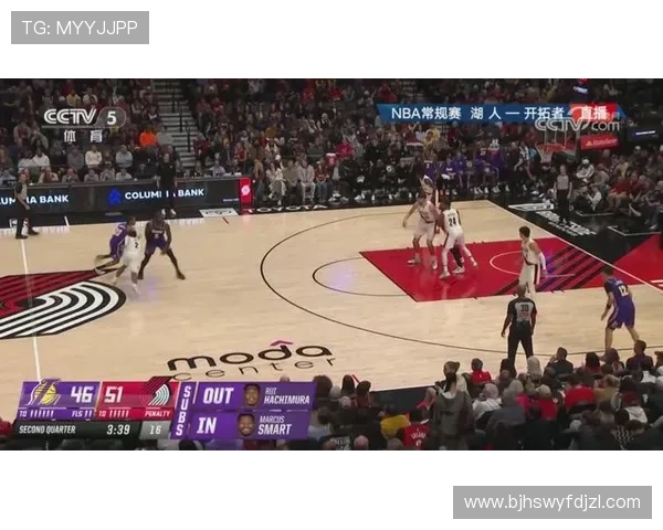 史密斯借队友掩护手感火热精准命中三分助力球队攻势